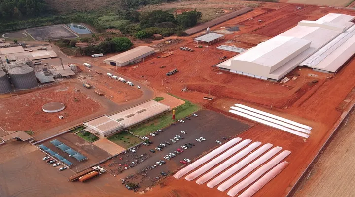 Construção da nova planta frigorífica com previsão para 240 mil abates/dia, totalmente automatizada, para assim proporcionar mais controle, maior satisfação e segurança do trabalhador e garantia de qualidade.